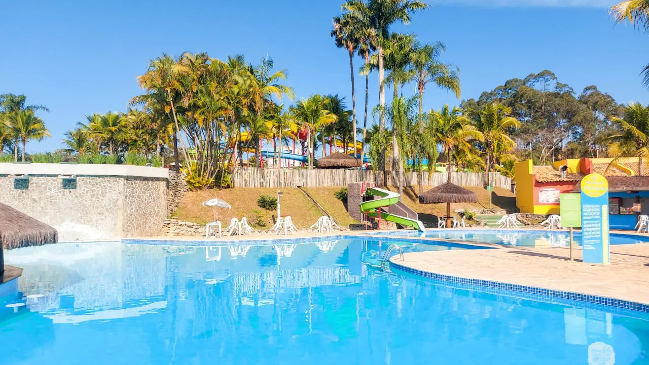 Piscina no Aldeia das Águas